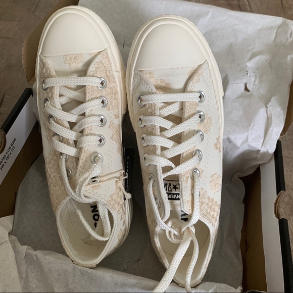 Off-White Chuck Taylor All Star Lift Sneakers - Picture 6 of 12